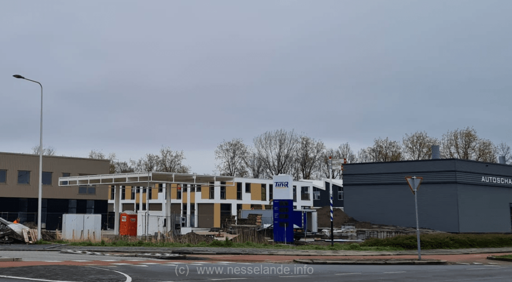 Capelle aan den Ijssel had er al een, Gouda en ook Moerkapelle en Moordrecht. Mei 2023 (prognose) opent een nieuw TinQ voordeel selfservice tankstation op de rand van Nesselande tegenover de Hornbach. TinQ staat bekend als een van de meest voordelige tankstations.