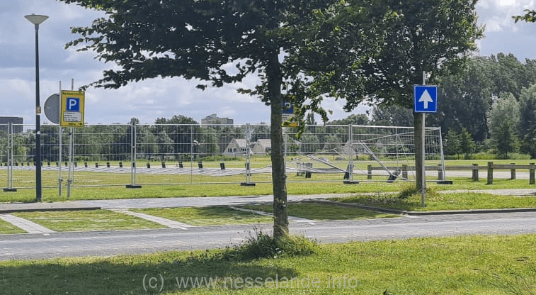 Het "tijdelijk Wijkraad parkeerterrein boulevard Nesselande" wederom ingestort