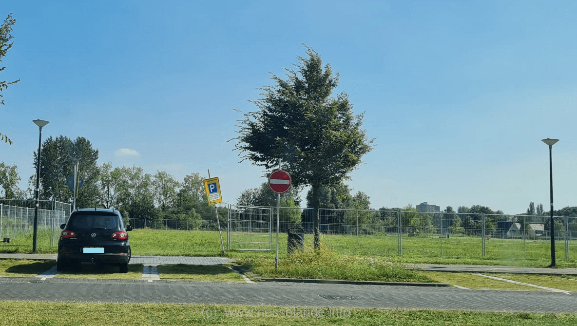 Nutteloos parkeerveld.